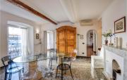 3 Bedroom Cozy Apartment In Genova