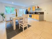 2 Zimmer Apartment, 70 qm, max 4 Pers, private Terasse, Parkplatz, Internet 250 MBit