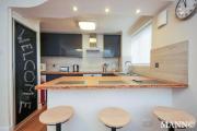 Morden flat close to DLR station with free parking and brand new bed and quality mattress adjacent to metro station also close to O2 and Excel via Cable Car