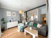 Bright flat Rosaleda