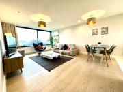 1 Min Walk to the Best Beach! Stunning New 2 Bedroom Apartment - Great Location - FREE Parking - Fast WiFi - Smart TV - sleeps up to 4! Close to Purbeck, Corfe Castle, Sandbanks, Poole & Bournemouth