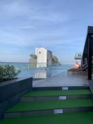 泰国芭提雅thebase无边游泳池公寓