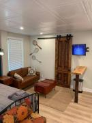 Refined Studio New Construction 1 Mile From Town