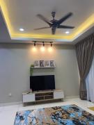 Ana Homestay BP Free Netflix, WiFi, Mountain View, Playground, 5 Car Park & Guard Near To Uthm, Kpj, Ipg, Kptm, Kktm, Adtec And Bp City by Host Hani Hamizan