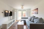 Modern & Stylish 2 Bedroom Apartment! - Ground Floor - FREE Parking for 2 Cars - Netflix - Disney Plus - Sky Sports - Gigabit Internet - Newly decorated - Sleeps up to 5! - Close to Bournemouth Train Station Modern & Stylish 2 Bedroom Apartment! - Ground Floor - FREE Parking for 2 Cars - Netflix - Disney Plus - Sky Sports - Gigabit Internet - Newly decorated - Sleeps up to 5! - Close to Bournemouth Train Station