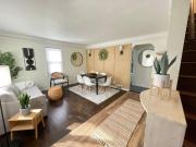 New! Cozy 4-bedroom w free parking. Dogs welcome!