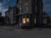 Entire holiday home with FREE parking & fast WIFI