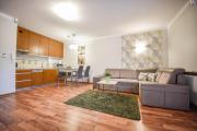 Apartamenty na Wyspie - Villa Mistral - Apartamenty z sypialnią i parkingiem