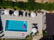 Holiday House App Grace with pool and view in Klis