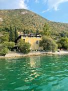 LOleandro sul Lago dIseo B&B