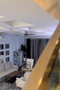 Top Tanah Merah
