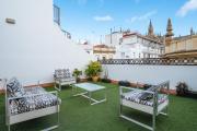 HomeySeville-Amazing Views Cathedral Tomas de Ibarra - 8 pax, Parking Optional