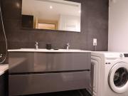 Appartement raffiné en plein centre avec 3 chambres, balcon, terrasse, parking et wifi - FR-1-623-334