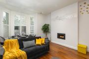 დ Luxury Chelsea Duplex - Sleeps 10 დ