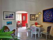 Casa decorada com garagem perto da Praia Perequê