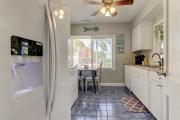Light & Bright! Quaint Downtown Dunedin Bungalow!