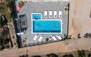 Amazing Home In Sucuraj With Outdoor Swimming Pool, Jacuzzi And Wifi