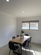 Lux Modern 4 Bedroom House Central CBD