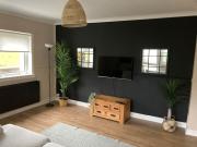 Budget friendly apartment with stairs Near Glasgow airport and Loch Lomond