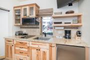 Charming Studio w Kitchenette, Hot Tub Near River condo