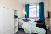 Shirley House 3, Guest House, Self Catering, Self Check in with Smart Locks, Use of Fully Equipped Kitchen, close to City Centre, Ideal for Longer Stays, Walking Distance to BAT, 20 min Drive to Fawley Refinery, Excellent Transport Links