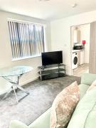 2.Superb Serviced Apartment - free on road parking