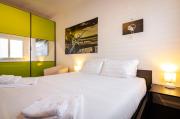 Large studio flat with private car park