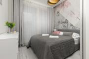 Elegant Apartment with Balcony & Bathtub Warsaw Wola by Renters