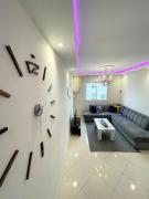 Travel in Style: 2BR Apt with Fast Wi-Fi & Parking