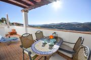La Fuente APT6, Frigiliana Amazing 2 bedroom Family Apartment with views, Padel Court and 2 Pools HansOnHoliday Rentals