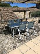 Location chaleureuse à Orgnac-lAven avec piscine partagée