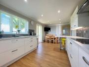 Modern 3 bed Bungalow with parking, private garden Modern 3 bed Bungalow with parking, private garden