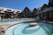 1BR in Lake Placid Lodge, Steps to Creekside Gondola, Shared Pool and Hot Tub, Lounge Access
