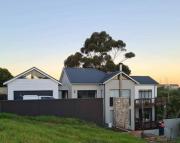 4 Bed Selfcatering River Tree House overlooking the Onrus river