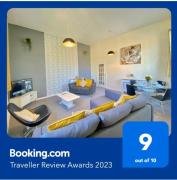 4 Single beds or 2 Doubles - FREE PARKING SPACES - SMART TVs - City Centre Spacious flat