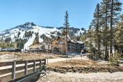 Walk to Ski Lift and Village Lovely Kirkwood Condo!