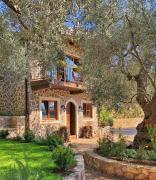 OLIVE QUEEN Rustic Estate