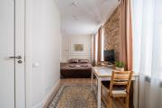 Stylish Studio Close to City Center, Cafés & Parks & Local Dining