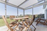 Jolie maison et sa véranda pour de belles vacances