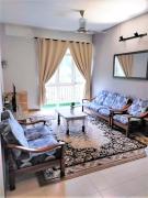 5-MINS WALK TO BEACH WITH POOL, Batu Ferringhi
