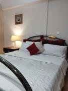 Renovated Basement Duplex with Patio and Folk Decor in the Heart of Athens