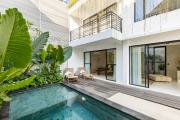 4BR Luxe Pool Villa-canggu near Finns-Wifi,Parking
