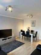 Spacious, modern 3 bedroom luxury flat in centre location Spacious, modern 3 bedroom luxury flat in centre location