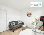 One Bedroom Apartment by Dream Key Properties Short Lets & Long Lets Uxbridge with Free Wi-fi - 5