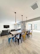 Villa 400m2 piscine intérieure très calme