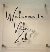 VillaZek a modern 2 bedroom open- plan apartment with parking