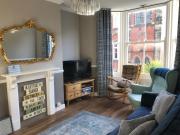 Granby House Holiday Apartments, Apartment 2, In the Old Town, Free On Street Parking included