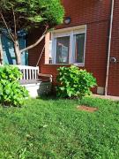 Bajo con jardín privado