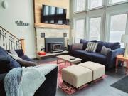 Executive-BBQ-Full-Kitchen-Washer-Dryer-Sauna-Backyard-Parking-Air-Conditioning