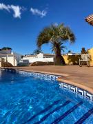 Ampuriahome Villa hosting 15, pool & mooring